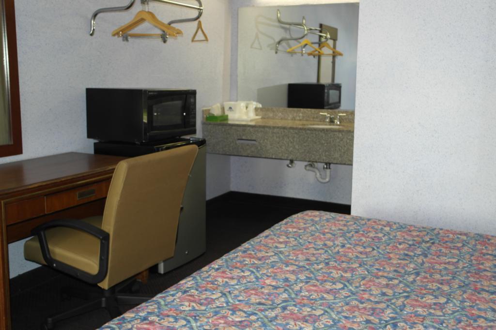 Americas Best Value Inn And Suites Knoxville Ngoại thất bức ảnh